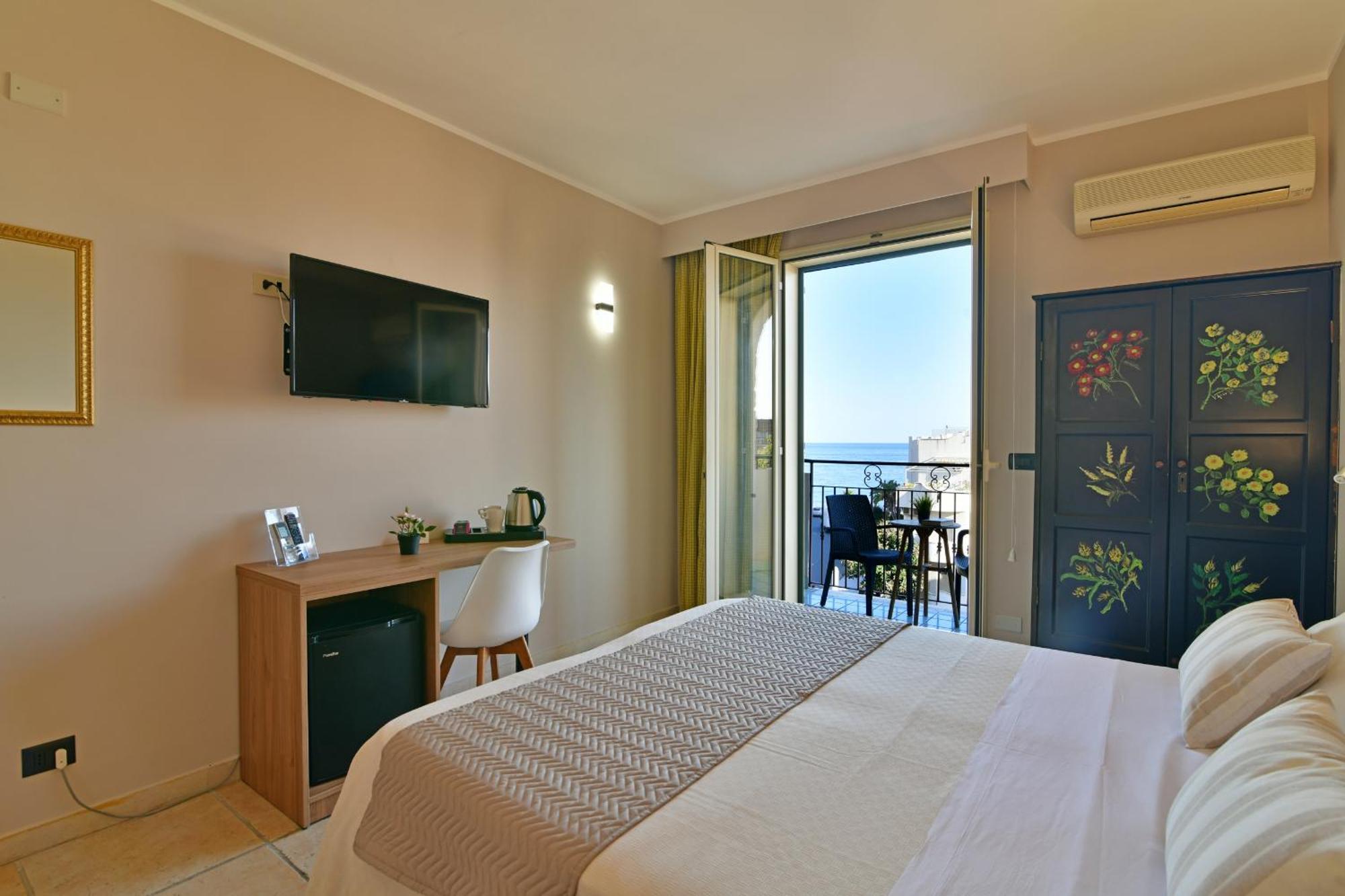 Superior Double or Twin Room with Sea View,1589553019:JPEG